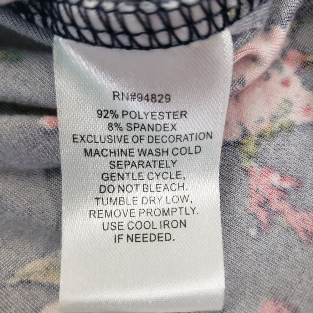 5/$12 DEREK Heart Floral Dress - Picture 9 of 11